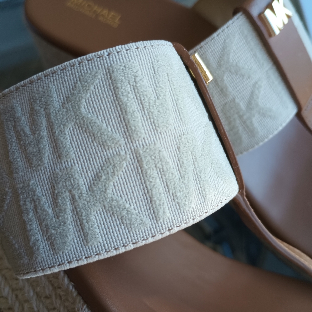 New Adorable Creme Michael Kors Honey Sandals - Picture 7 of 10